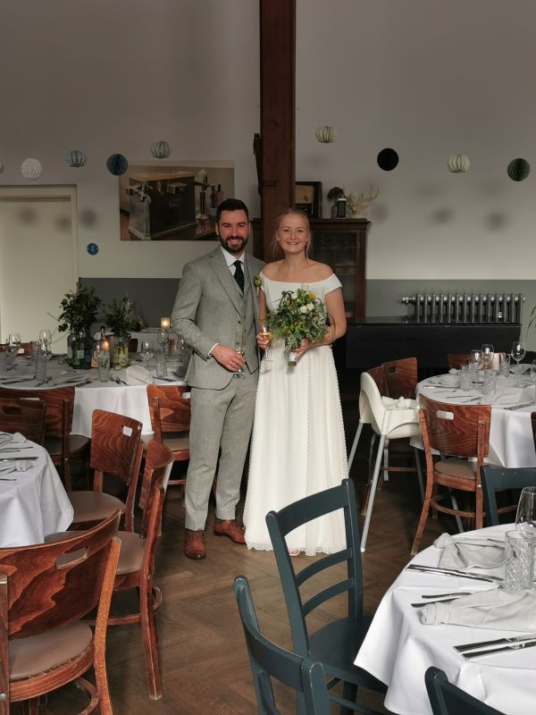 Hochzeitsgesellschaft im Wellenreiter